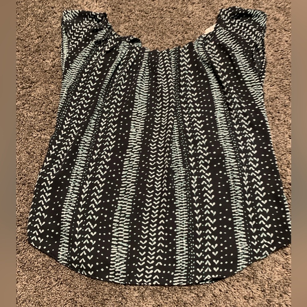 Women size XS brand Lauren Conrad flowy shirt